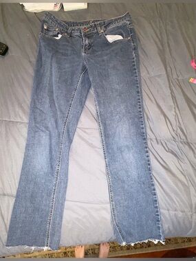Cache Distressed Bootcut Jeans Size 8 Embroidered Back Y2K